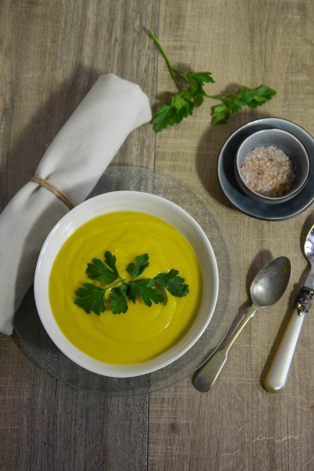 Petersiliensuppe mit Wurzelgemüse Rezept | Happy Plates